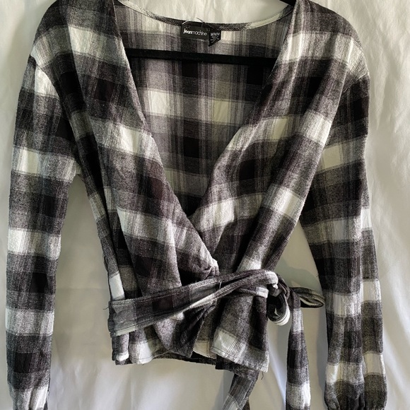 Ladies wrap top - Picture 1 of 4